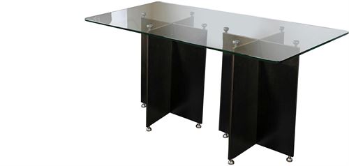 Stahlplattentisch mit Glasfläche